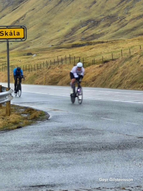Vátir og kaldir menn, settu føtur í spenn