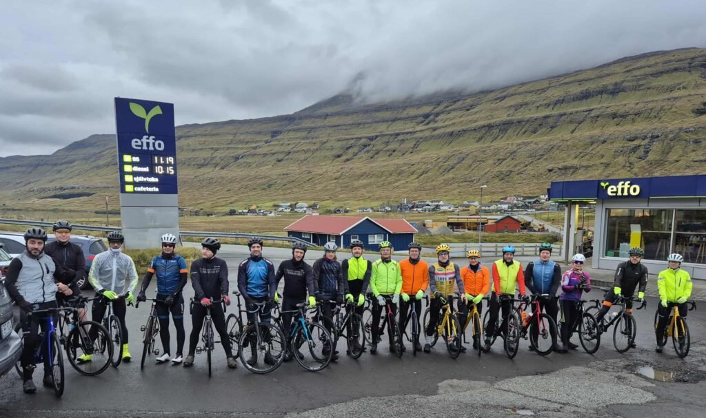 Samstarv, rørsla og góður felagsskapur settu dám henda deiliga heystmorgun hjá hesum 18 súkklaranum. Samstarv, rørsla og góður felagsskapur settu dám henda deiliga heystmorgun hjá hesum 18 súkklaranum.